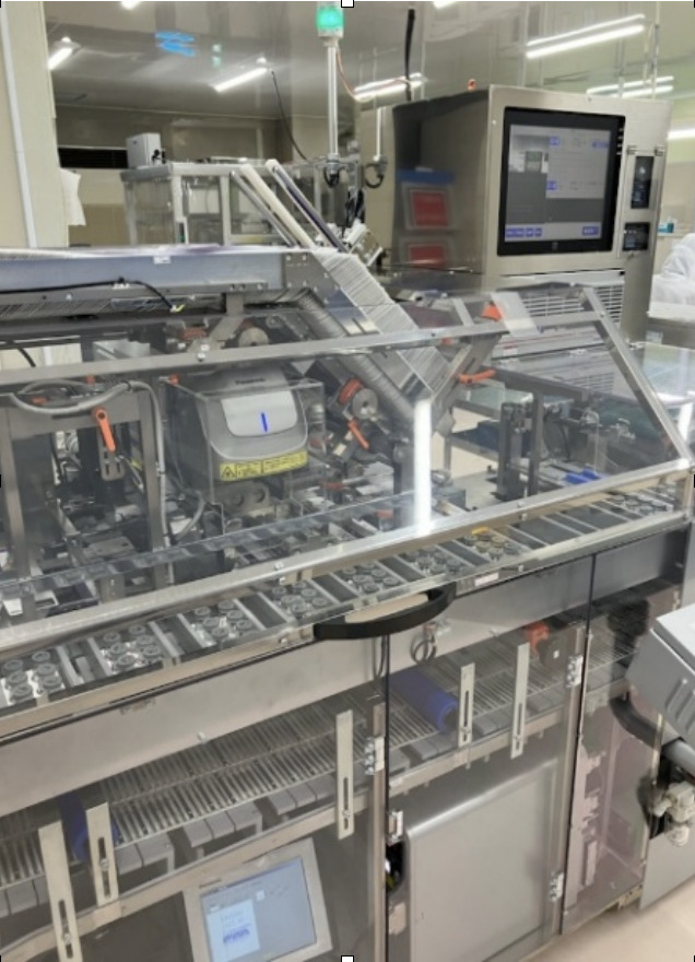 凍結乾燥技術を用いた注射剤製造の様子2